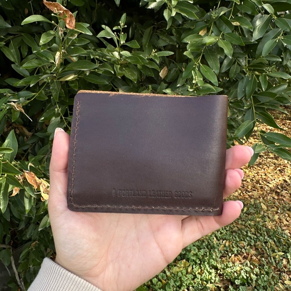 NWT: Men's Bifold Wallet in Grizzly - Picture 2 of 3